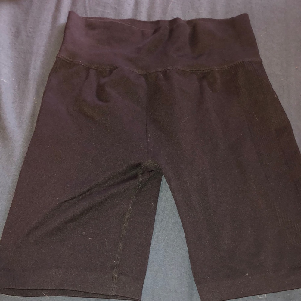 biker shorts (stretchy)